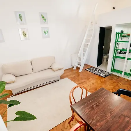 Mathe 3 Apartment